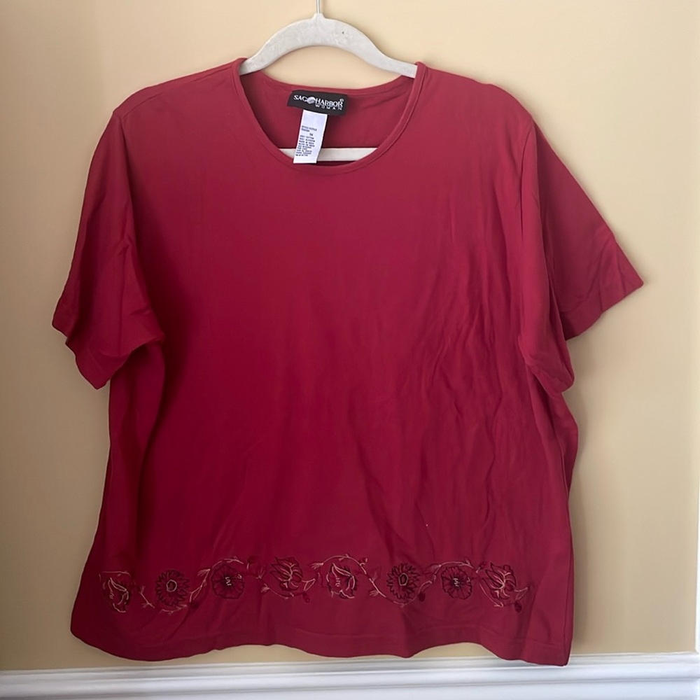 Sag Harbor short sleeve red tee shirt with floral design